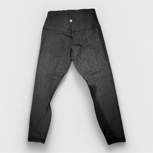 Lululemon Black Wavy Print High-Rise Leggings Size 8 - 24” inseam - Picture 1 of 6